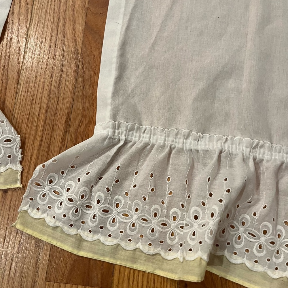 Vintage white ruffled eyelet curtains w pale yellow trim - Picture 10 of 16